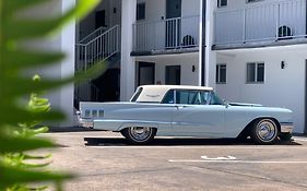 Zorba Waterfront Motel